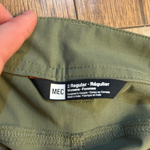 Eddie Bauer Green Cargo Pants - Picture 6 of 7